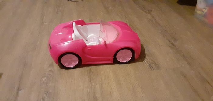 Gros lot barbies toutes les accessoires plus 25 barbies 6 Ken et bébé et ados