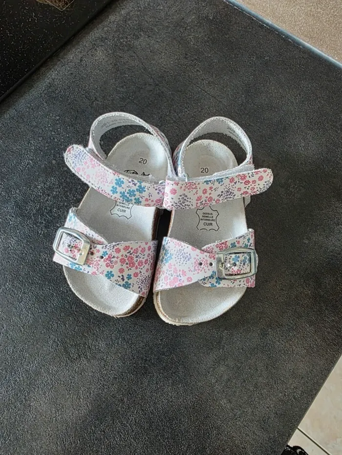 Sandale bébé fille pointure 20