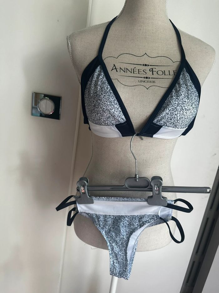 Maillot de bain 2 pièces bleu et blanc – Shein 🌸