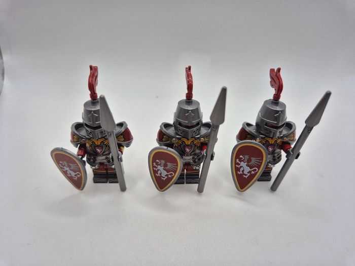 Figurines type lego 3 soldats chevaliers Griffons - photo numéro 5