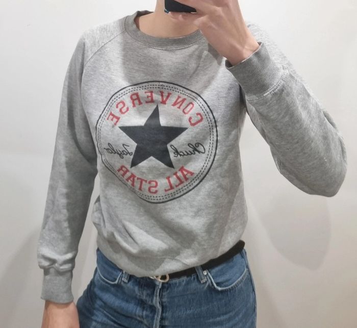 pull gris converse