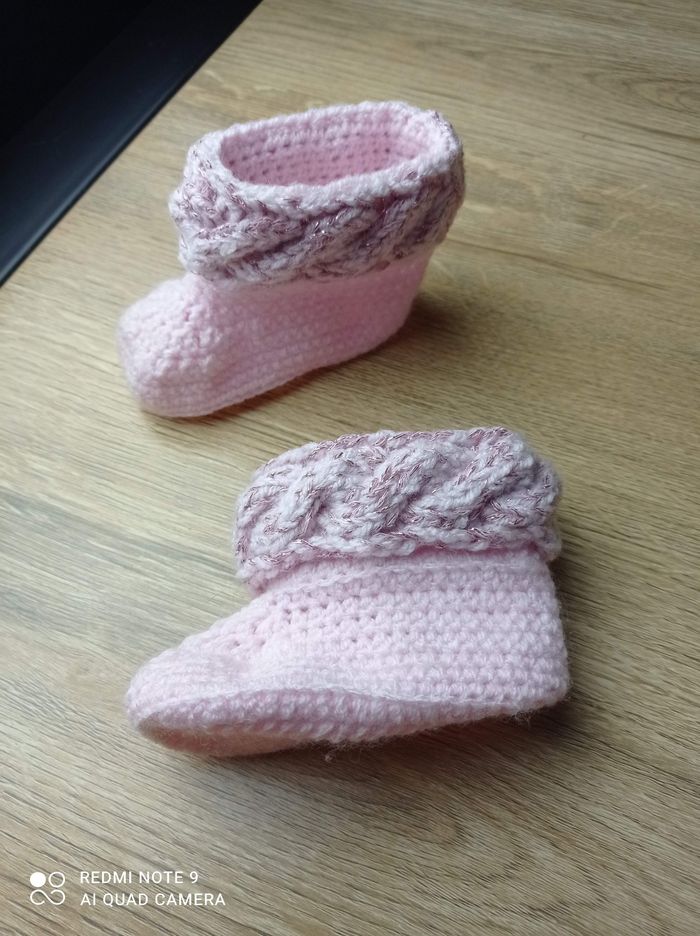 Chaussons fait mains 3/6 mois