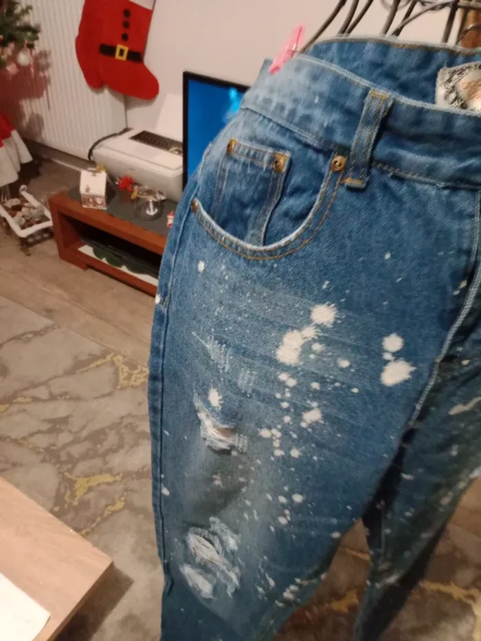 Jeans bleu troué - photo numéro 3