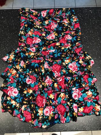 Haut dos nu colorée motif fleuri