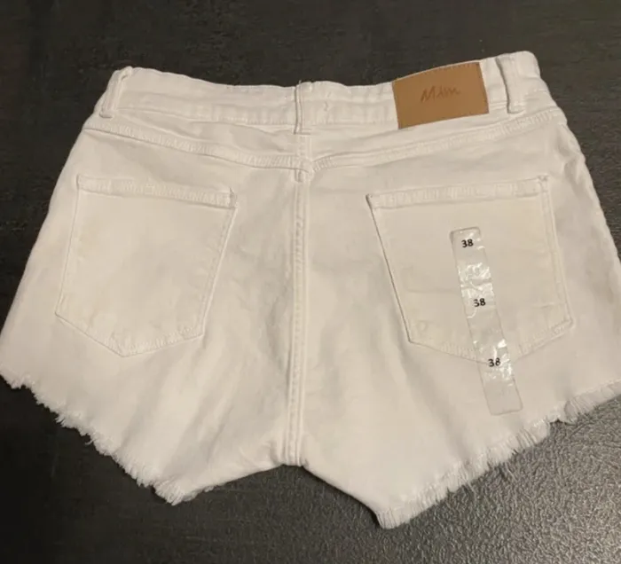 Short en jean blanc Mim – Taille 38 – Neuf - photo numéro 3