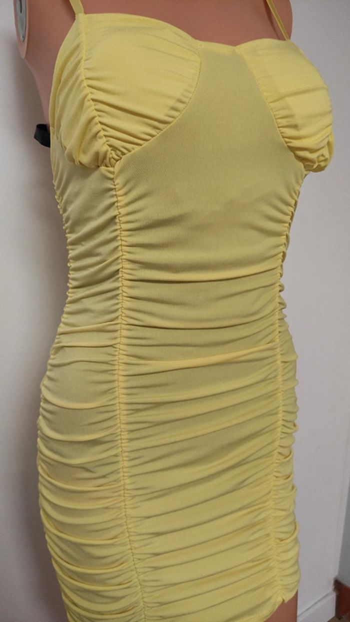Robe moulante jaune 38 - photo numéro 2