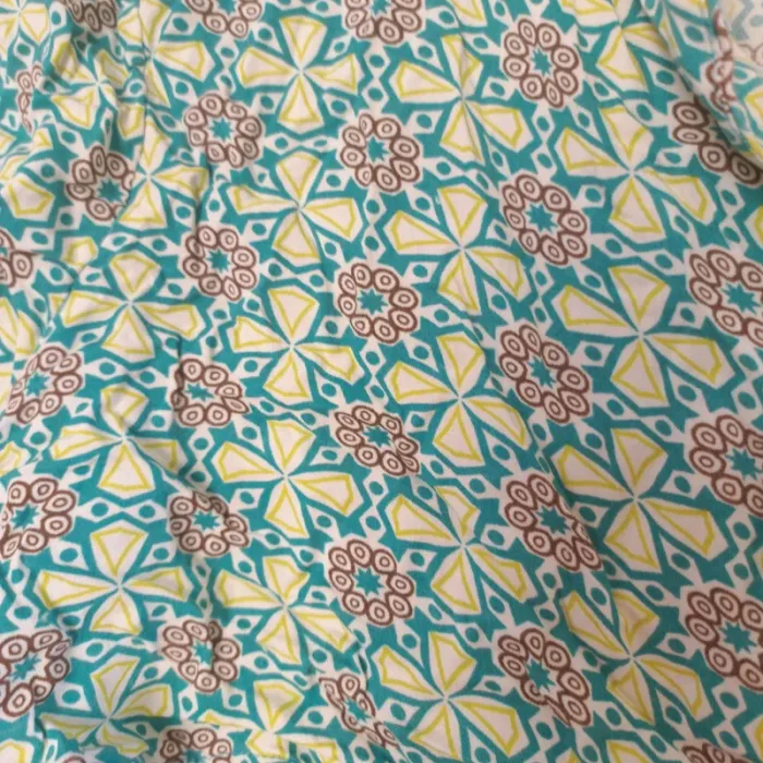 Crop top graphique et coloré - photo numéro 3