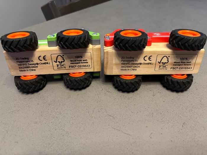 Lot de deux véhicules en bois - photo numéro 4