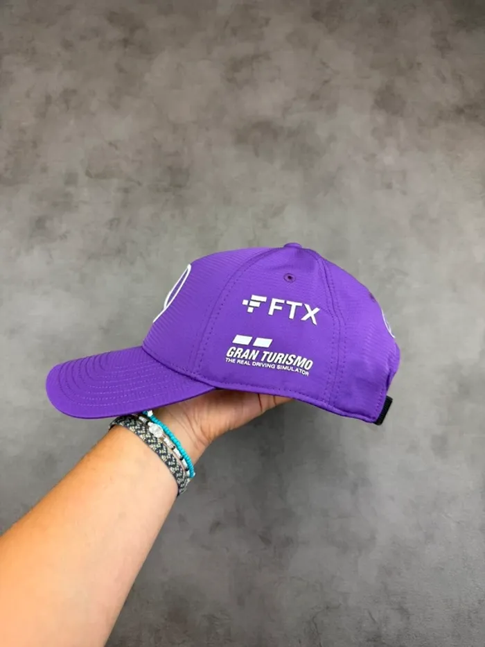 Casquette Mercedes F1 Gran Turismo Violette neuve - photo numéro 3