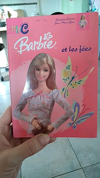 Livre de poche barbie et les fées