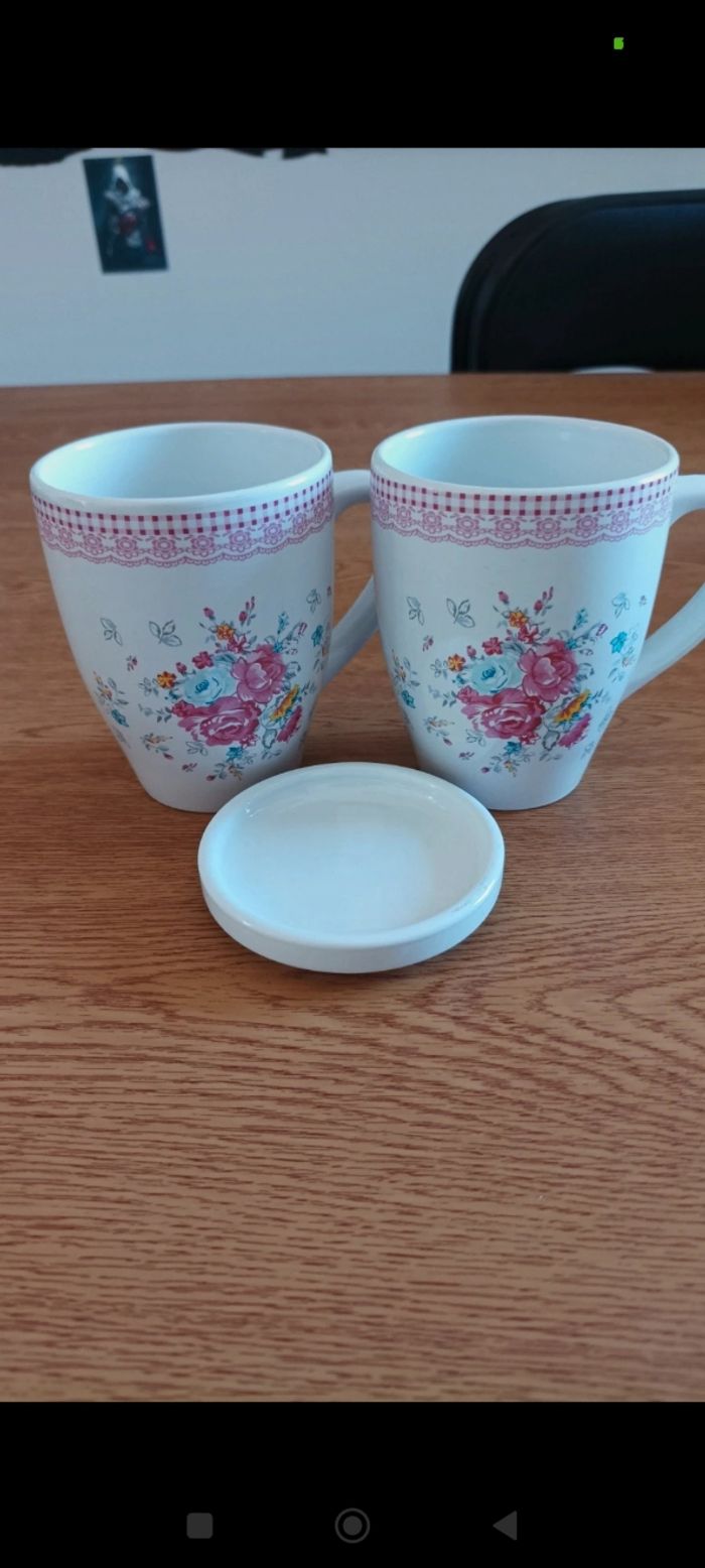 Sucrier et ses tasses en porcelaine - photo numéro 4