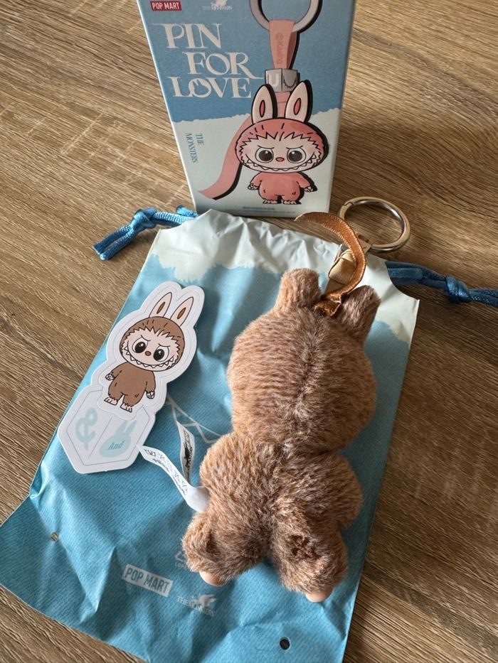 Labubu Pin for love & - photo numéro 3