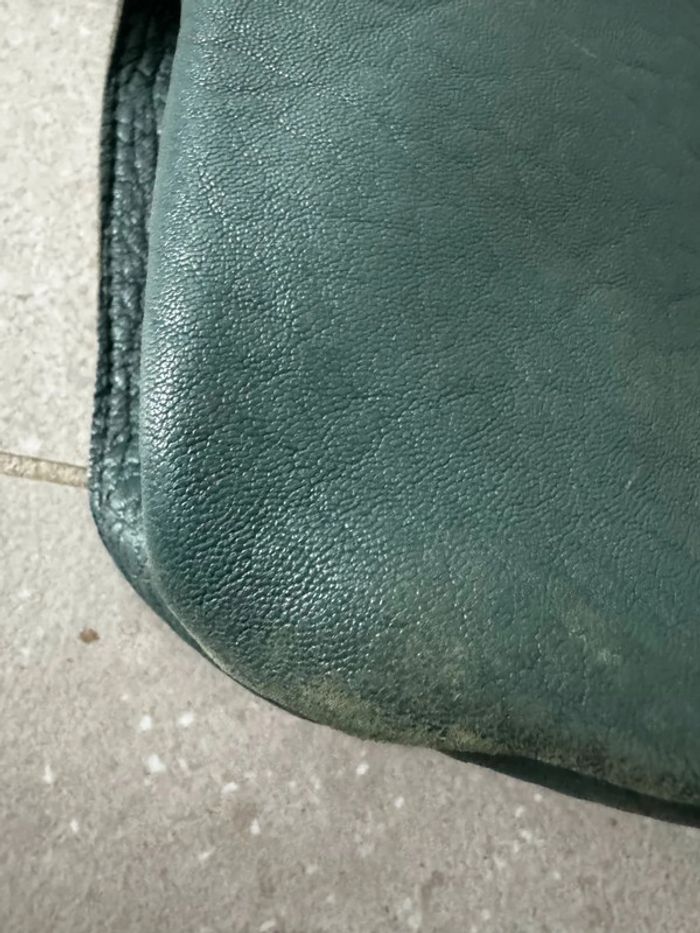 Sac à dos vert Création sacs mary, bon état mais il y a des marques d'usures, 21x31cm - photo numéro 2
