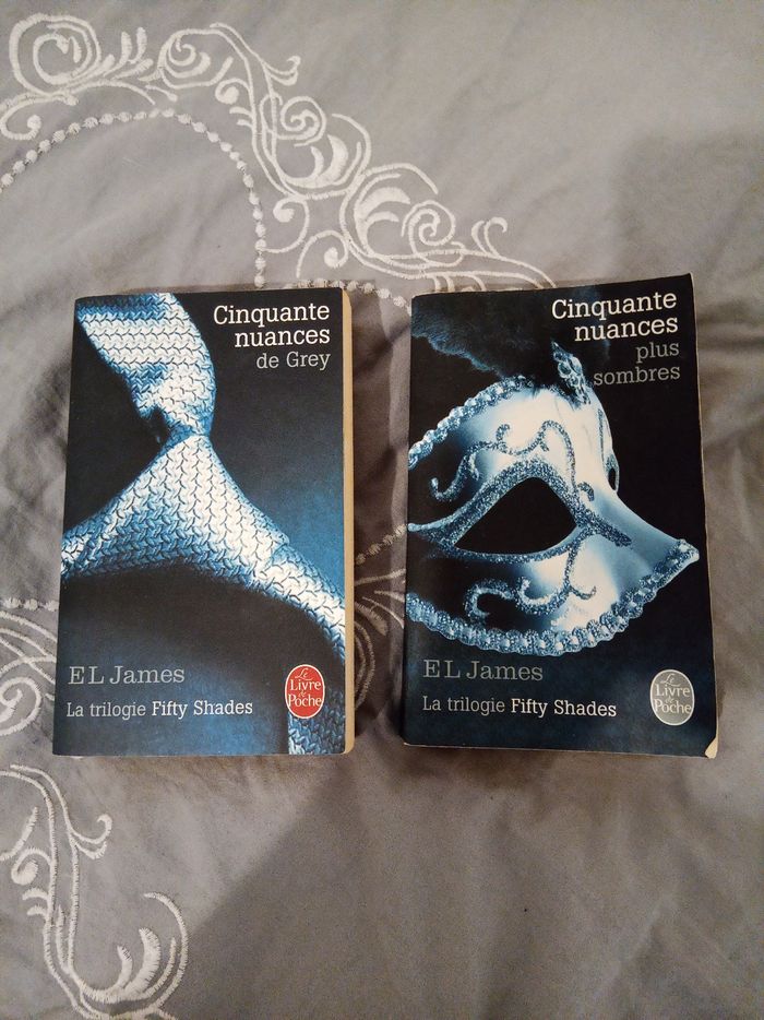 Livres  (7) 📚 Cinquante nuances de Grey & plus sombres