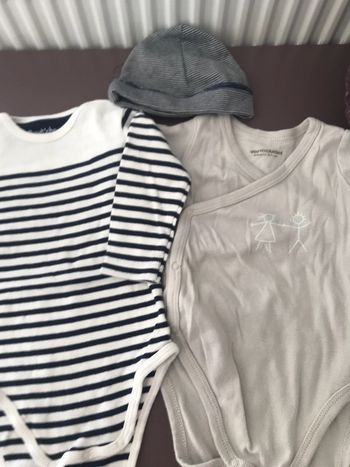Lot bodys 6 mois bout’chou vertbaudet petit bateau
