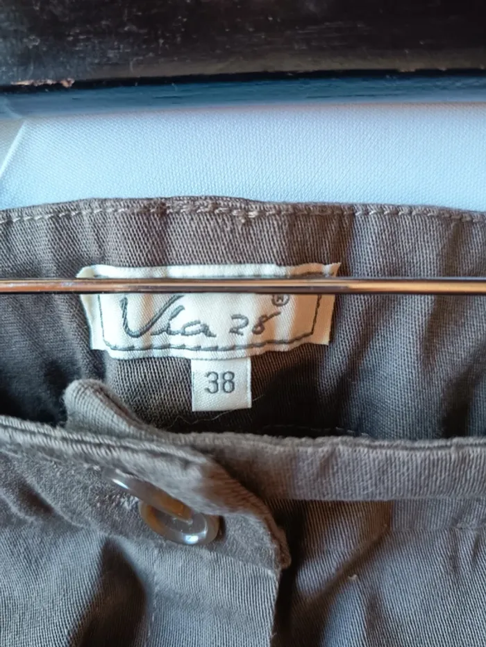 Pantalon femme. Droit. Marque Via 28 (A400) - photo numéro 2