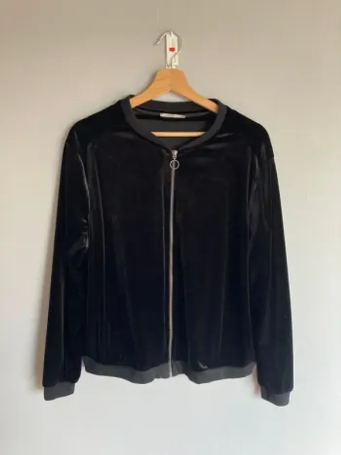 Bomber noir velours effet peau de pêche EDC by Esprit – Taille XL – Très bon état - photo numéro 3