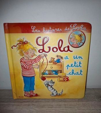 Livre Lola à un petit chat