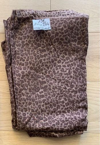 Coupon de tissu fluide et leger habillement