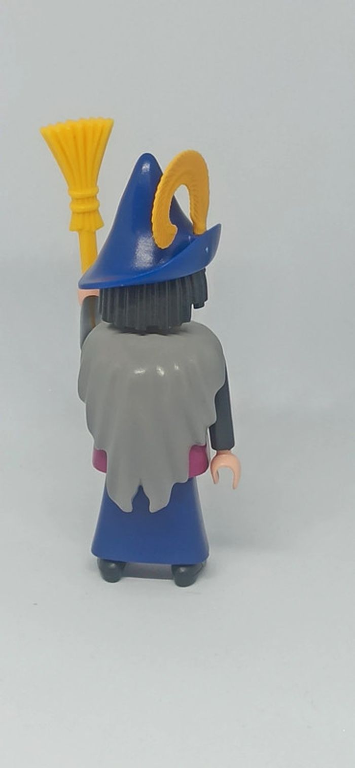 Femme sorcière bossue avec balai jaune playmobil - photo numéro 3