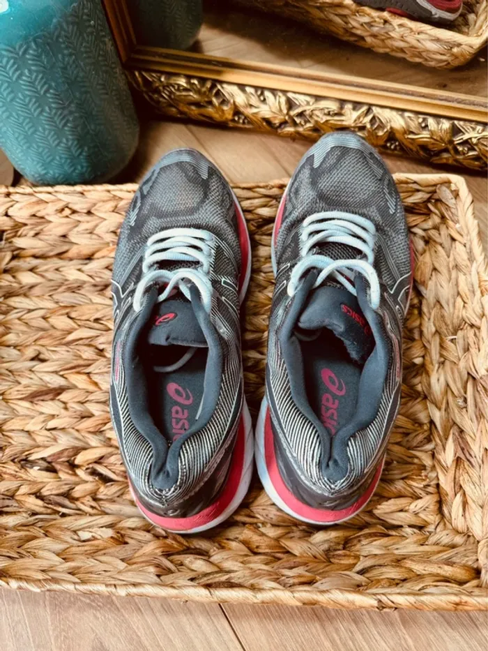 Pointure 37,5 baskets running femme ASICS grises et rose 🩷 - photo numéro 3