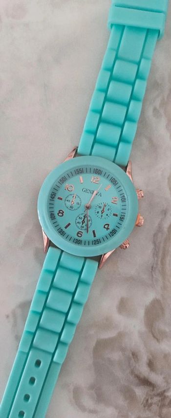 Montre bleu ciel