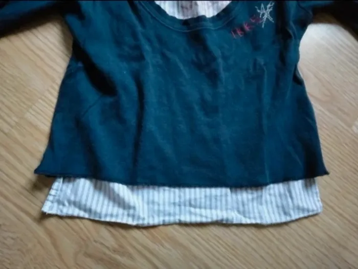 Haut manches longues. Bleu marine. Ikks.
Taille 4 ans - photo numéro 3