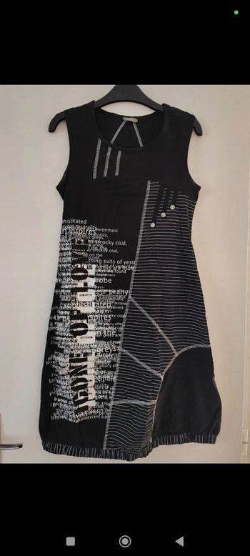 Robe légère noire à motifs blancs taille 38