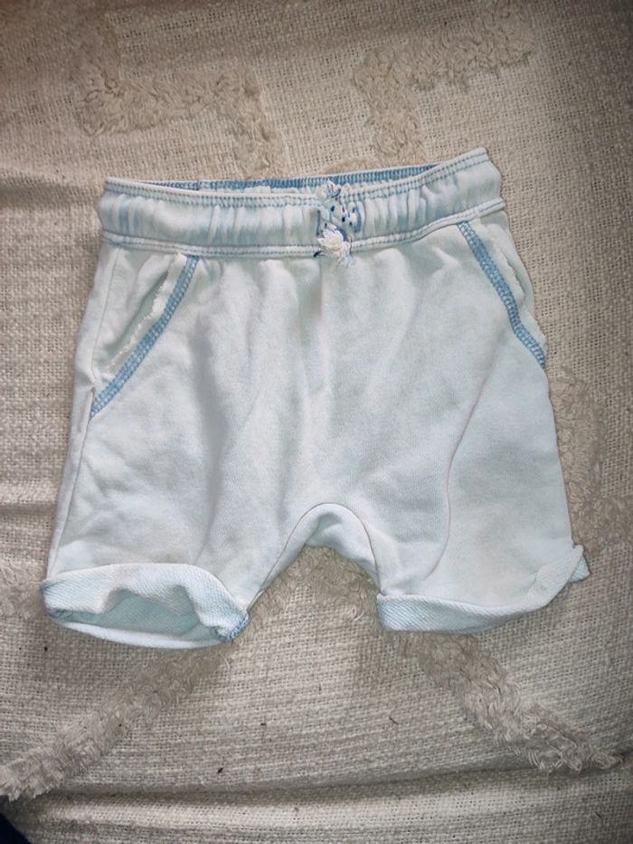 Short bleu