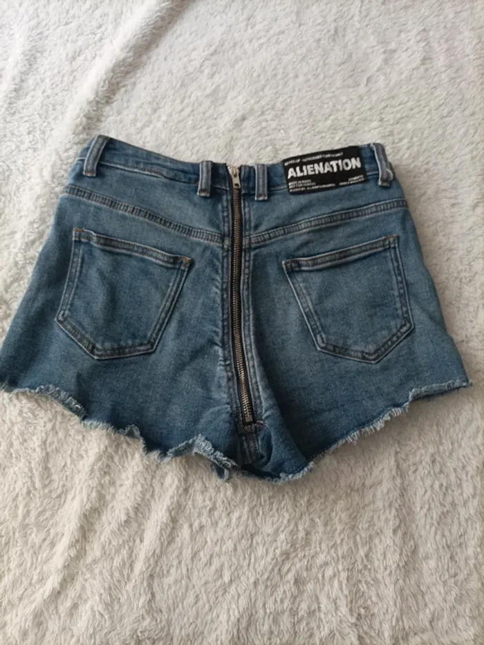 Short Aliénation taille 36 - photo numéro 5