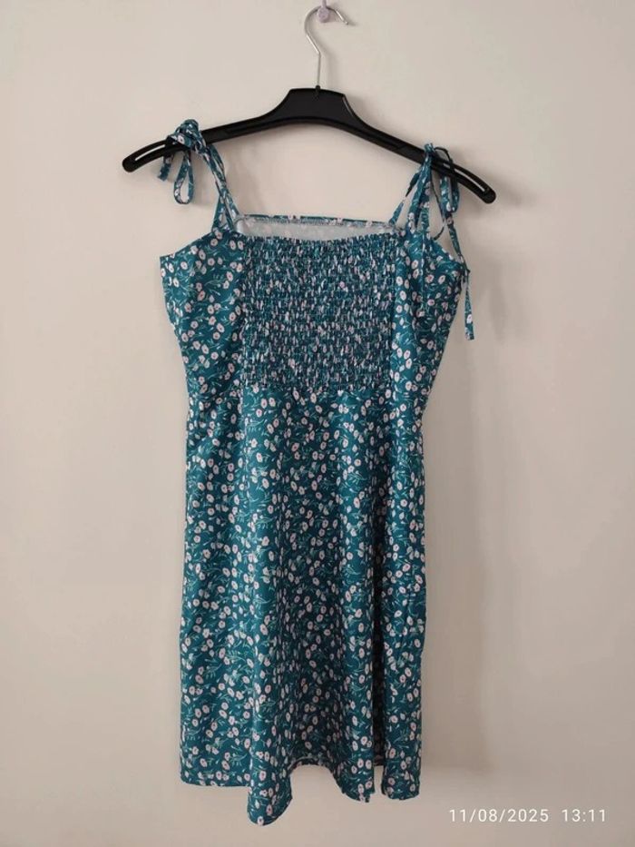 Vestido de tirantes de color verde agua con estampado de flores - photo numéro 3