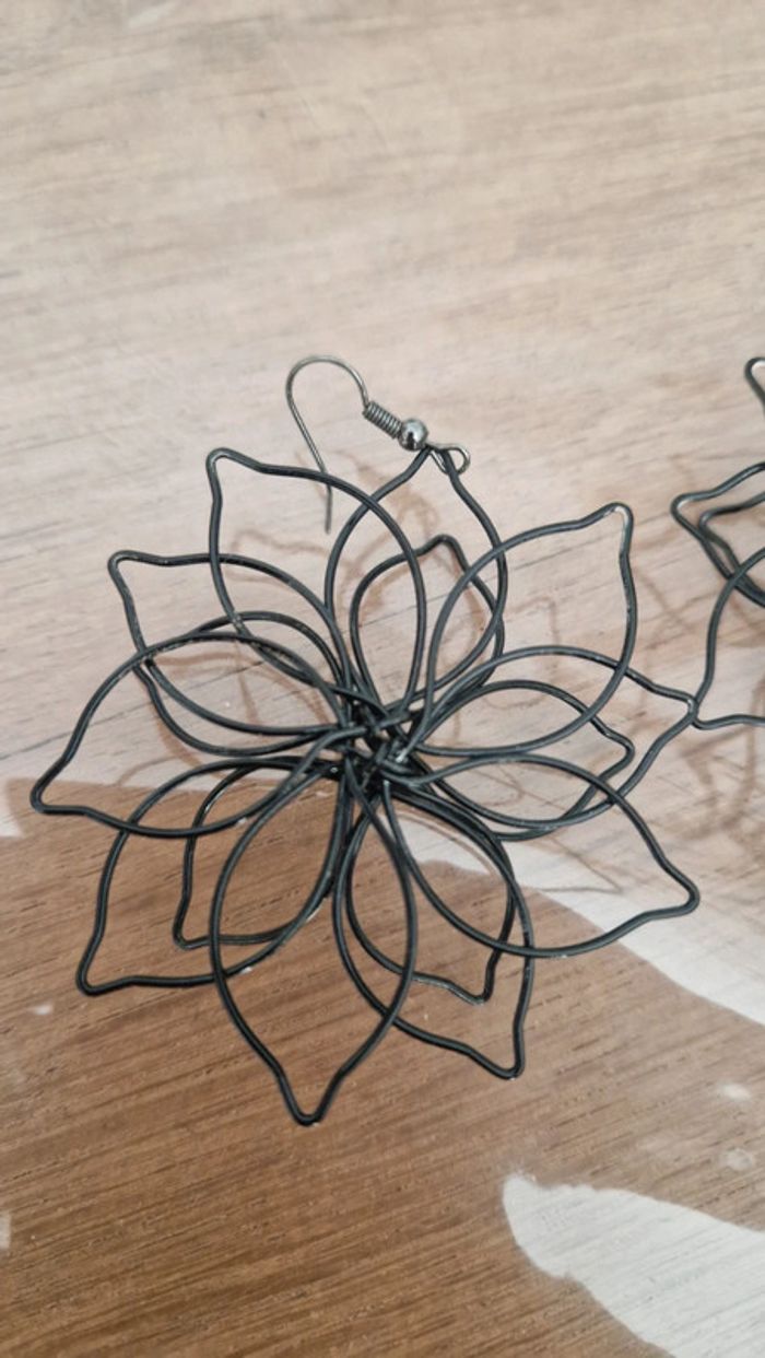 Boucle d'oreille femme fleur - photo numéro 3