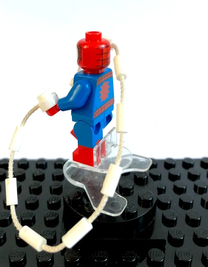 LEGO Marvel Super heroes - Spider-Man, red boots - photo numéro 3