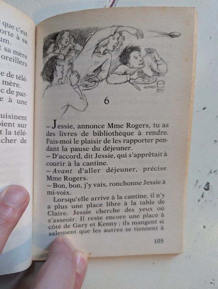 Lot de deux livres de poche : Quatre de trop et Jessie la Parfaite - photo numéro 6