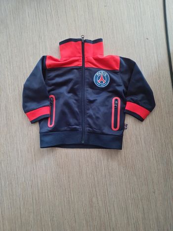 Veste de survetement psg 6 mois très bon etat