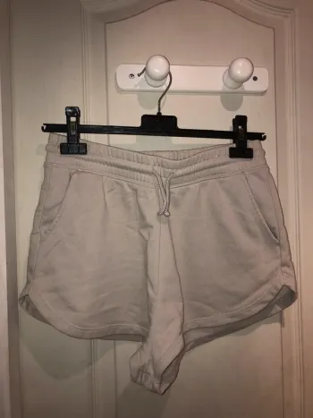 short beige à élastique lien de serrage