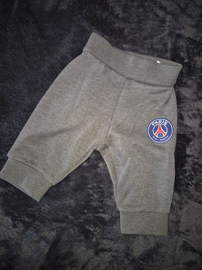 Ensemble/Jogging PSG - 3 mois - Paris Saint-Germain  - Très bon état - photo numéro 6