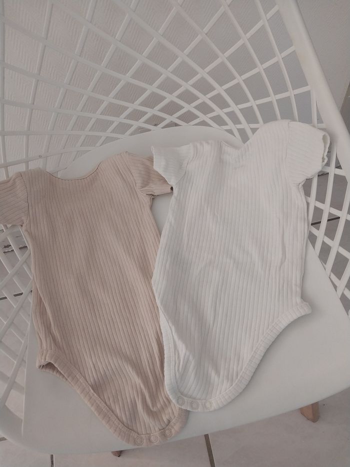 Lot de 2 bodies bébé – Taille 6 mois (62/68 cm) - photo numéro 3