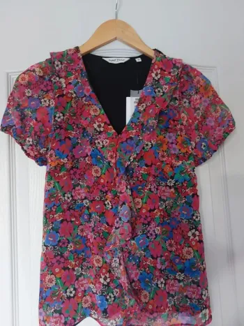 Blouse manches courtes col à volant multicouleur