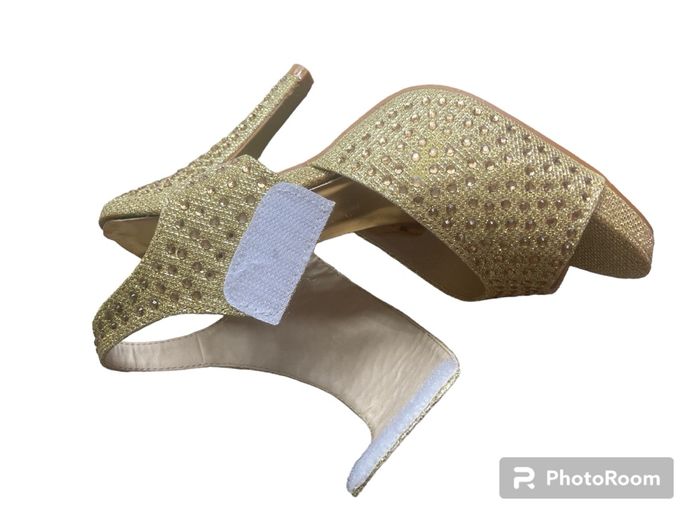 Très jolie paire de sandales à talons - photo numéro 5