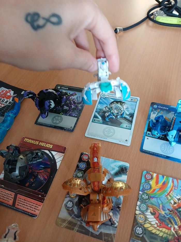 Lot de 15 bakugan + cartes magnetiques + cartes collection - photo numéro 12