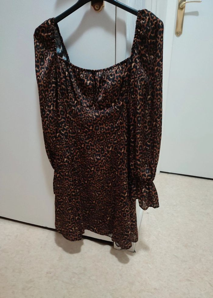 Robe léopard effet satiné - photo numéro 3