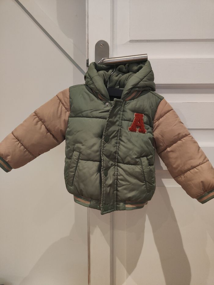 Doudoune hiver taille 9/12 mois.