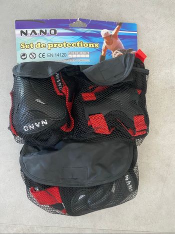 Set de protection junior genouillères coudières et protège poignets Nano  Pour sports à roulettes