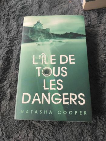 Livre l'île de tous les dangers