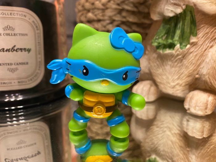 Jouet Hello Kitty et Tortues Ninja Leonardo du Happy Meal McDonald's 2025 - photo numéro 2