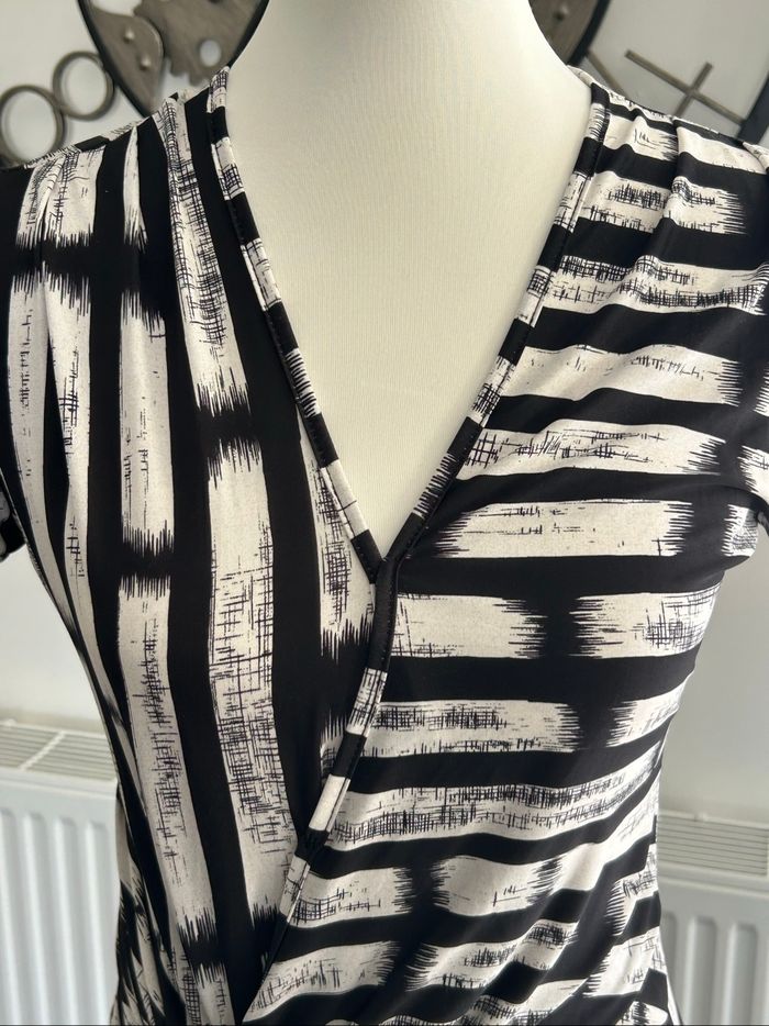 Robe Genese taille S/M - photo numéro 3