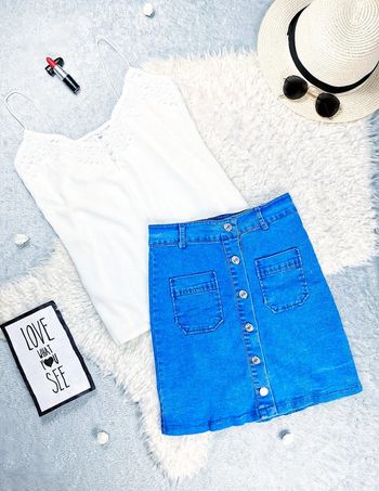 Jupe en jean taille haute moulante à pressions et poches- T.XS ou T.34 🖤