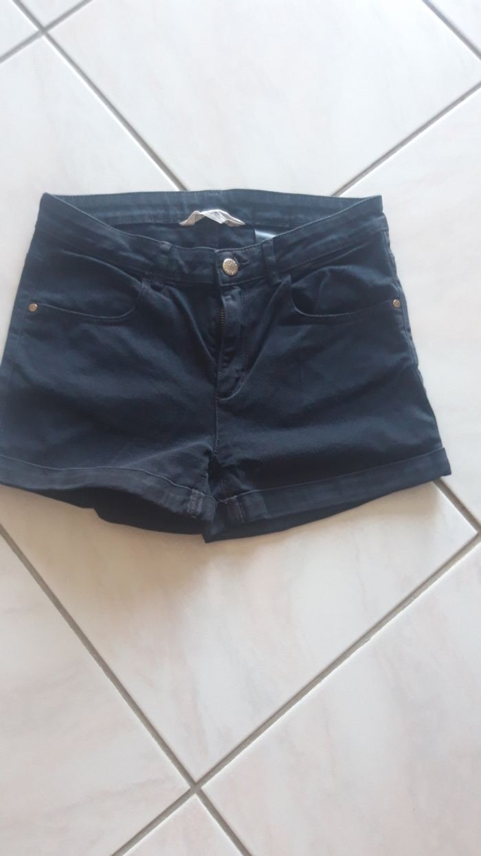 Short noir