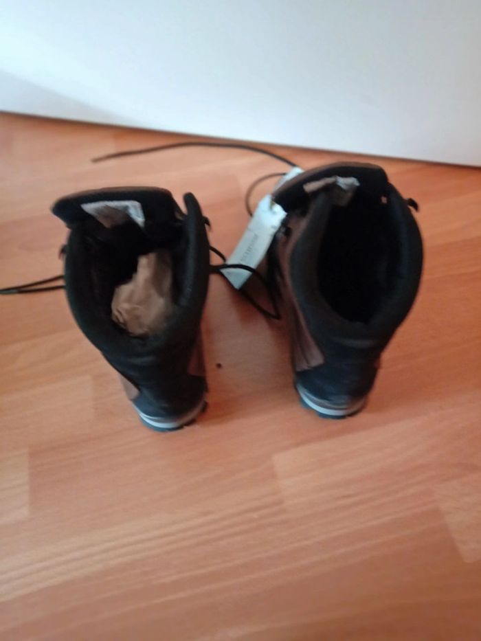 Bottines marron et noire neuves. Pointue 42 - photo numéro 6